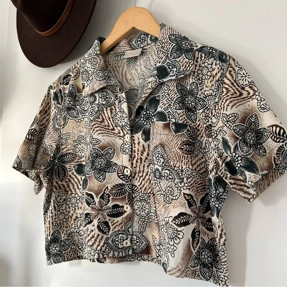 Vintage Vacay Cropped Top - Picture 5 of 5